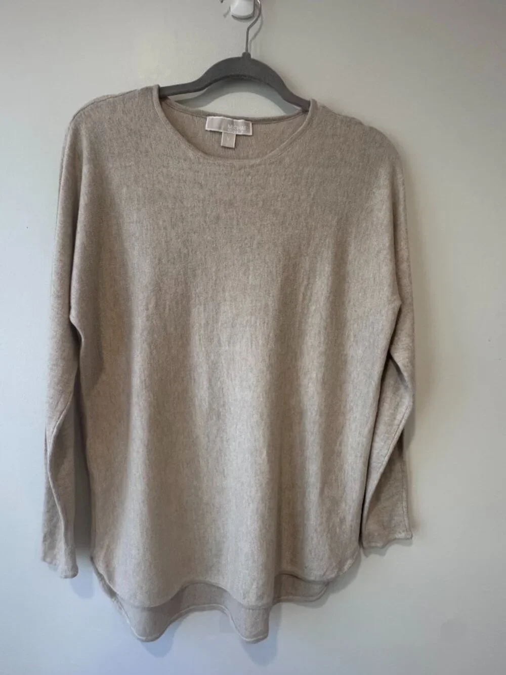 Michael Kors Lightweight Crewneck Sweater – Size M – Gold Logo 🔥